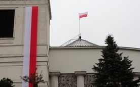 Sejm: Będą się modlić i czytać Biblię