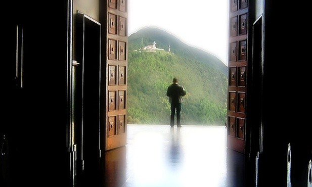 Jak z jaskiniowca zrobić światowca?