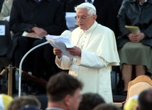 Papież: Liturgia szkołą modlitwy