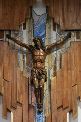 Jezus króluje z krzyża