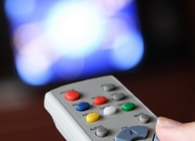 Czy kłaniać się telewizji?