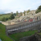 Znów runęły dwa mury w Pompejach