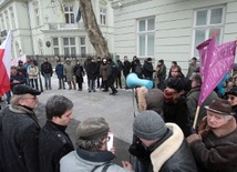Protest przed ambasadą Litwy