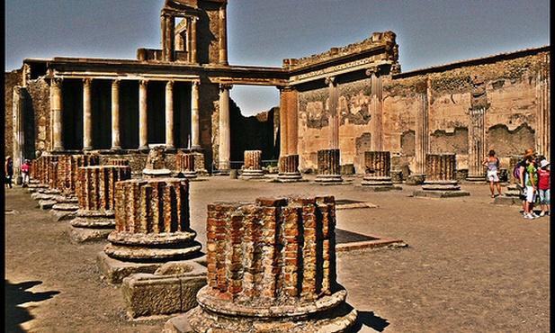 Tragedia Pompejów - atrakcją turystyczną