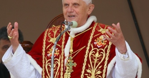 Watykan: Msza św. miesiąc po śmierci Benedykta XVI