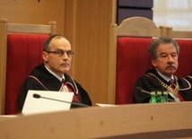Trybunał i Komisja