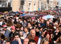 Cisnąć się w tłumie