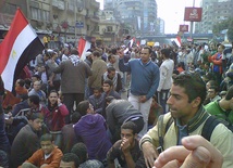 Na placu Tahrir wciąż tysiące ludzi