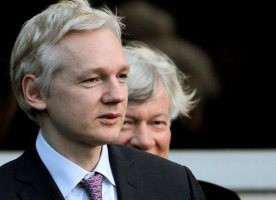 Assange: życie w czarnej skrzynce