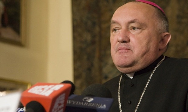 Kard. Nycz: nie ulegać presji 