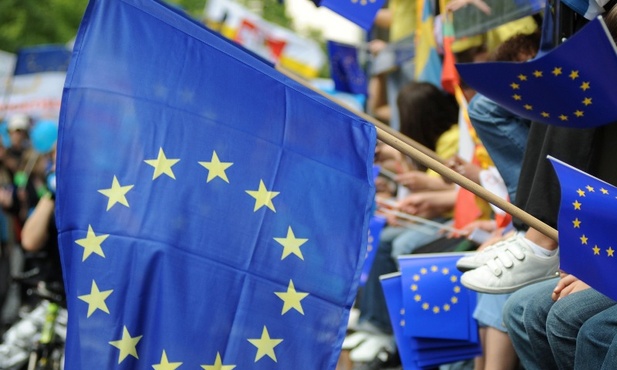 KE rezygnuje z postępowań przeciw Polsce