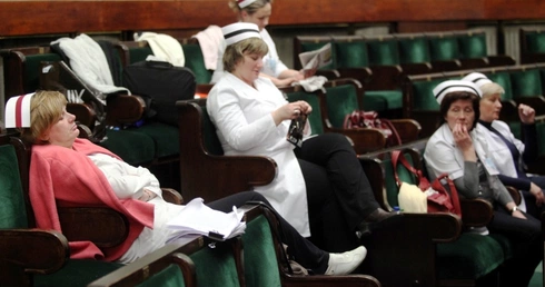 Pielęgniarki zostają w Sejmie
