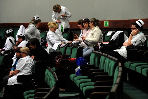 Pielęgniarki wciąż w Sejmie