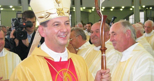 Bp Józef Guzdek