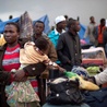 Unia humanitarnie rozwiezie uchodźców
