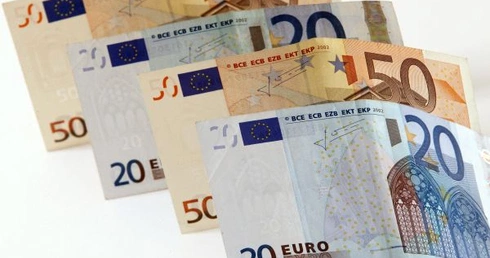 Merkel wzywa do ratowania euro