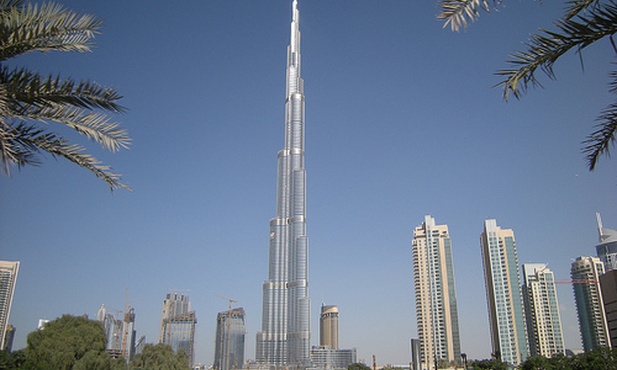 "Człowiek-pająk" na najwyższym budynku świata