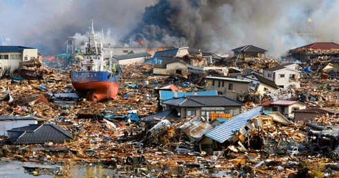 Doszczętnie zniszczone przez tsunami, powstałe w wyniku trzęsienia ziemi, miasto Kisenuma, położone na północ od Tokio fot. pap /EPA/STR