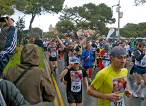 W pełnym maratonie z Mdiny do Sliemy wzięło udział 500 biegaczy z całego świata