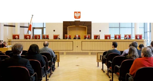 Prezes Trybunału Konstytucyjnego Andrzej Rzepliński odczytuje wyrok