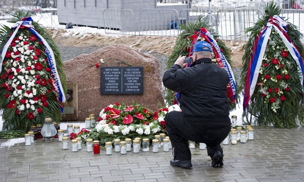 Smoleńsk: Polacy ignorują nową tablicę
