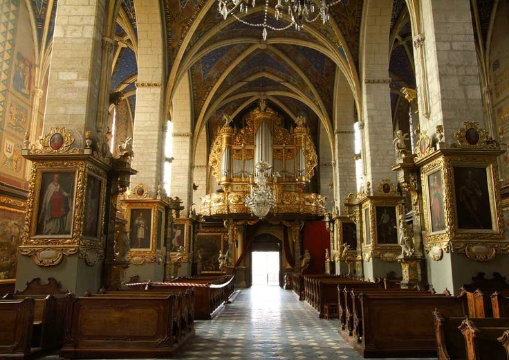 Teraz na generalny remont oczekuje korpus nawowy 