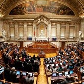 Kryzys gospodarczy połączył się z politycznym. Portugalski parlament przyjął dymisję rządu
