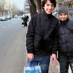 Dwóch spotkanych na ulicy Kaczyńskiego nastolatków. Goga (po lewej) i Awto. Jak na swój wiek o nieżyjącym prezydencie obcego kraju wiedzieli całkiem sporo