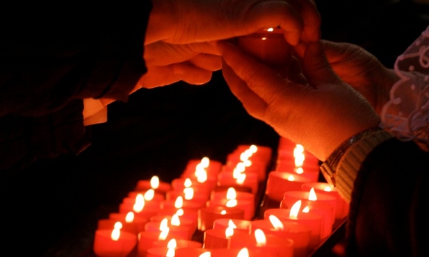 Modlitwa za ofiary zamachu w Mińsku 