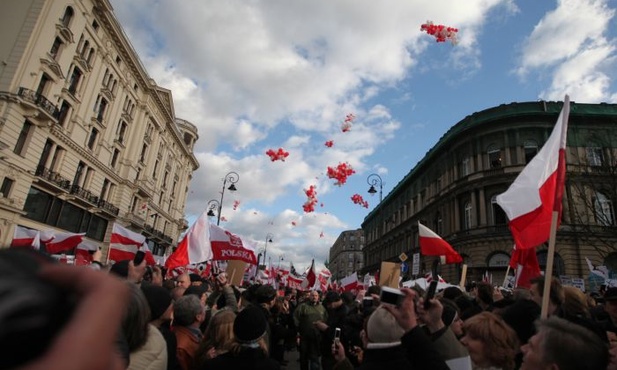 Schetyna wyjaśnia incydent z posłami PiS