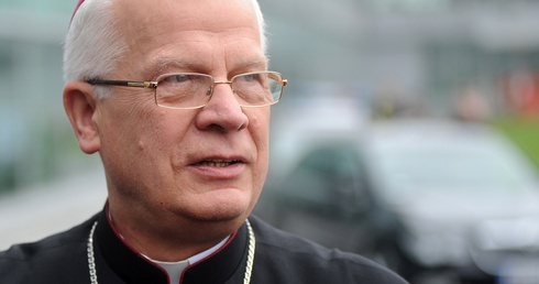 Abp Michalik o pieniądzach i polityce