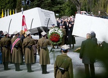 Uroczystości na cmentarzu Powązkowskim odbyły się przy pomniku ofiar