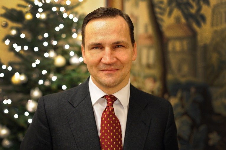 Sikorski: sprawa tablicy to prowokacja