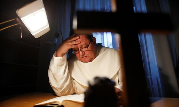 Księże, czytaj Biblię!