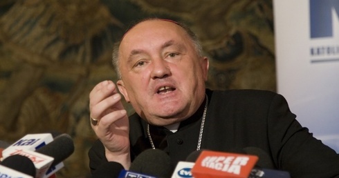 Polacy odchodzą od Chrystusa i Kościoła