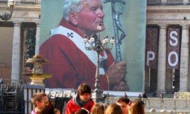 Bóg ingerował w historię poprzez bł. Jana Pawła II