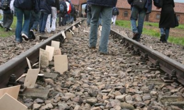 Marsz Żywych dotarł do byłego Auschwitz II 