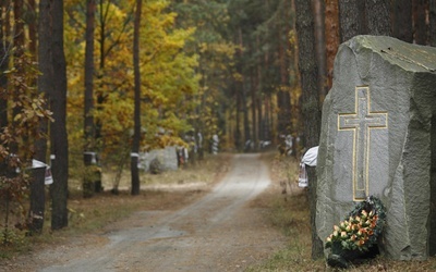 Eksumacje zwłok oficerów w Bykowni