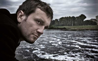Tomasz Kot, który ostatnio udzielał się w mało interesujących produkcjach, w roli Michała dał popis aktor-skich możliwości fot. Best Film (Erratum, reż. Marek Lechki, wyk.: Tomasz Kot, Ryszard Kotys, Tomasz Radawiec, Michał Bieroński, Polska 2010)