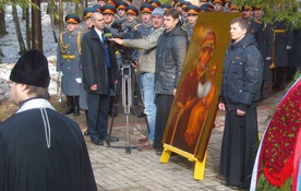 Katyń, 11 kwietnia 2011 r. Przekazanie Kościołowi w Polsce ikony MB Smoleńskiej