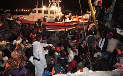 Włochy: Ludzie wpadli do morza