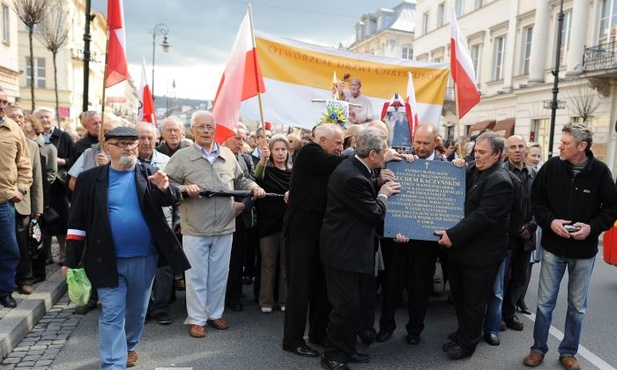 Tablica ze Smoleńska w Bazylice św. Krzyża 
