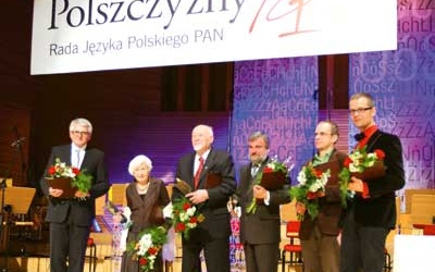 Od lewej: prof. Andrzej Bochenek, Danuta Szaflarska, Światosław Świacki, Krzysztof Dzierma, Waldemar Popek z WL (w imieniu Olgi Tokarczuk) i Jacek Dehnel
