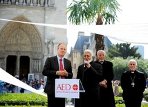 W manifestacji przed paryską katedrą Notre-Dame uczestniczyli biskupi z Pakistanu, Libanu i Egiptu 