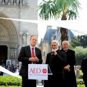 W manifestacji przed paryską katedrą Notre-Dame uczestniczyli biskupi z Pakistanu, Libanu i Egiptu 