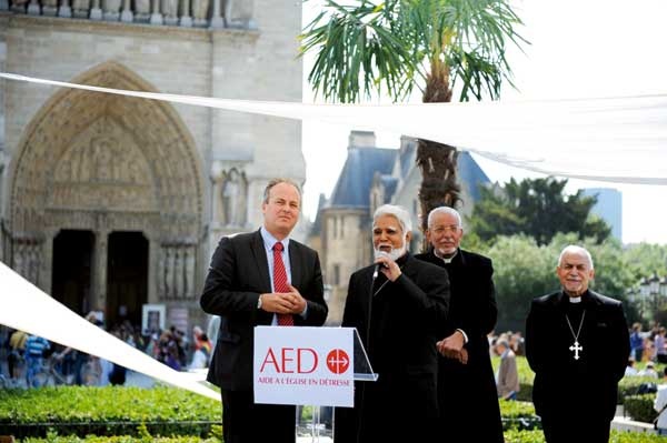 W manifestacji przed paryską katedrą Notre-Dame uczestniczyli biskupi z Pakistanu, Libanu i Egiptu 