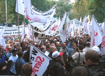 "S" zapowiada: 100 tys. na manifestacjach 