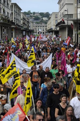 Francja: Demonstracja przeciwko szczytowi G8