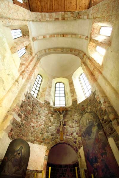 Prezbiterium romańskie
