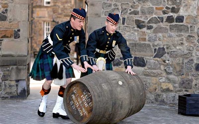 Słynny kilt, czyli „spódniczka” oraz szkocka whisky – to tylko jedne z wielu symboli, dla których Szkoci chcą zachować swoją odrębność 